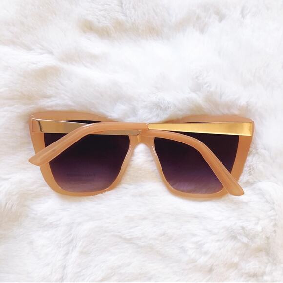 Hannah Clear Pink Oversized Cat Eye Sunglasses - Picture 10 of 10